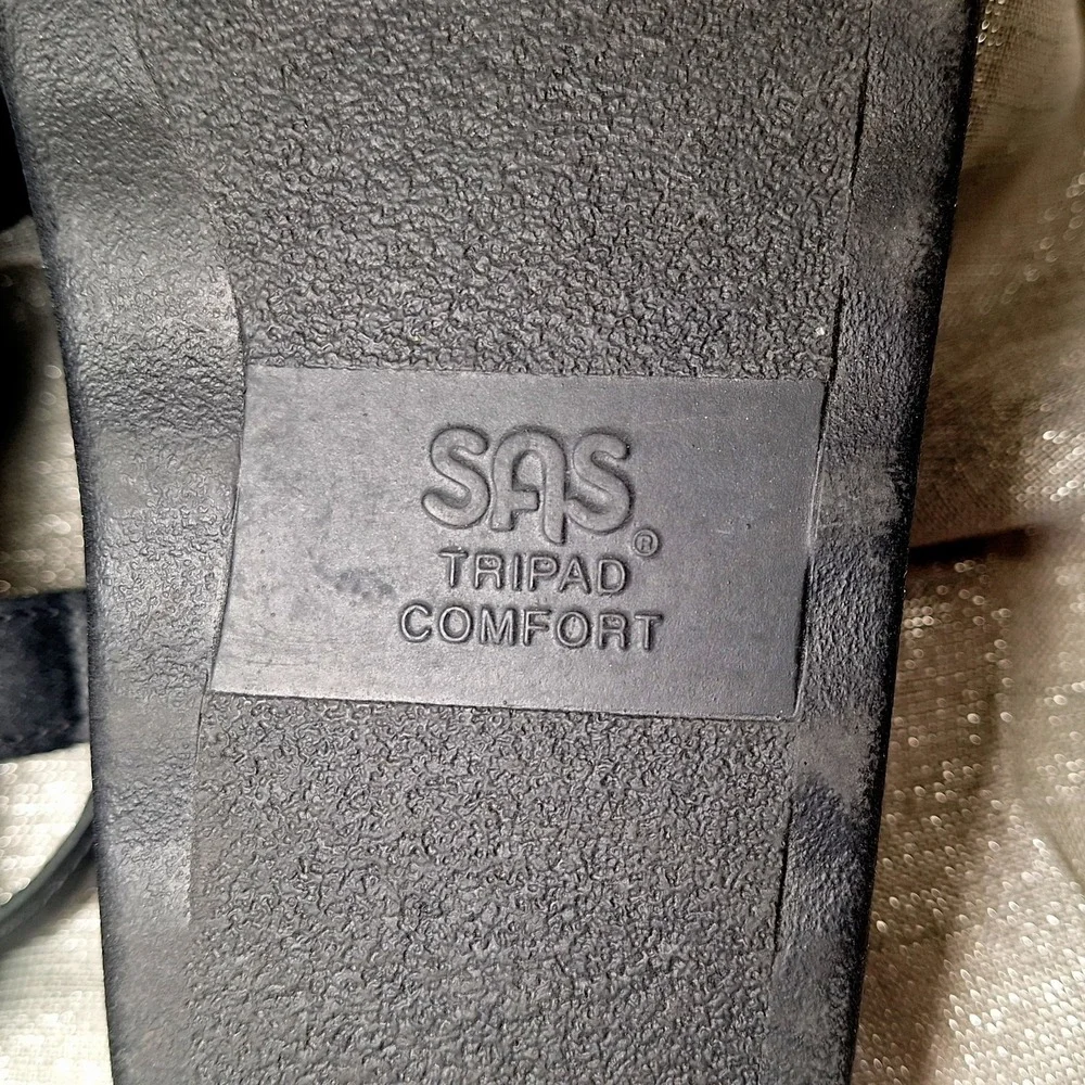 SAS 11.5 W Black Leather Sandal Huggy Adjust Cross Strap Flat Comfort 11 1/2 Wid